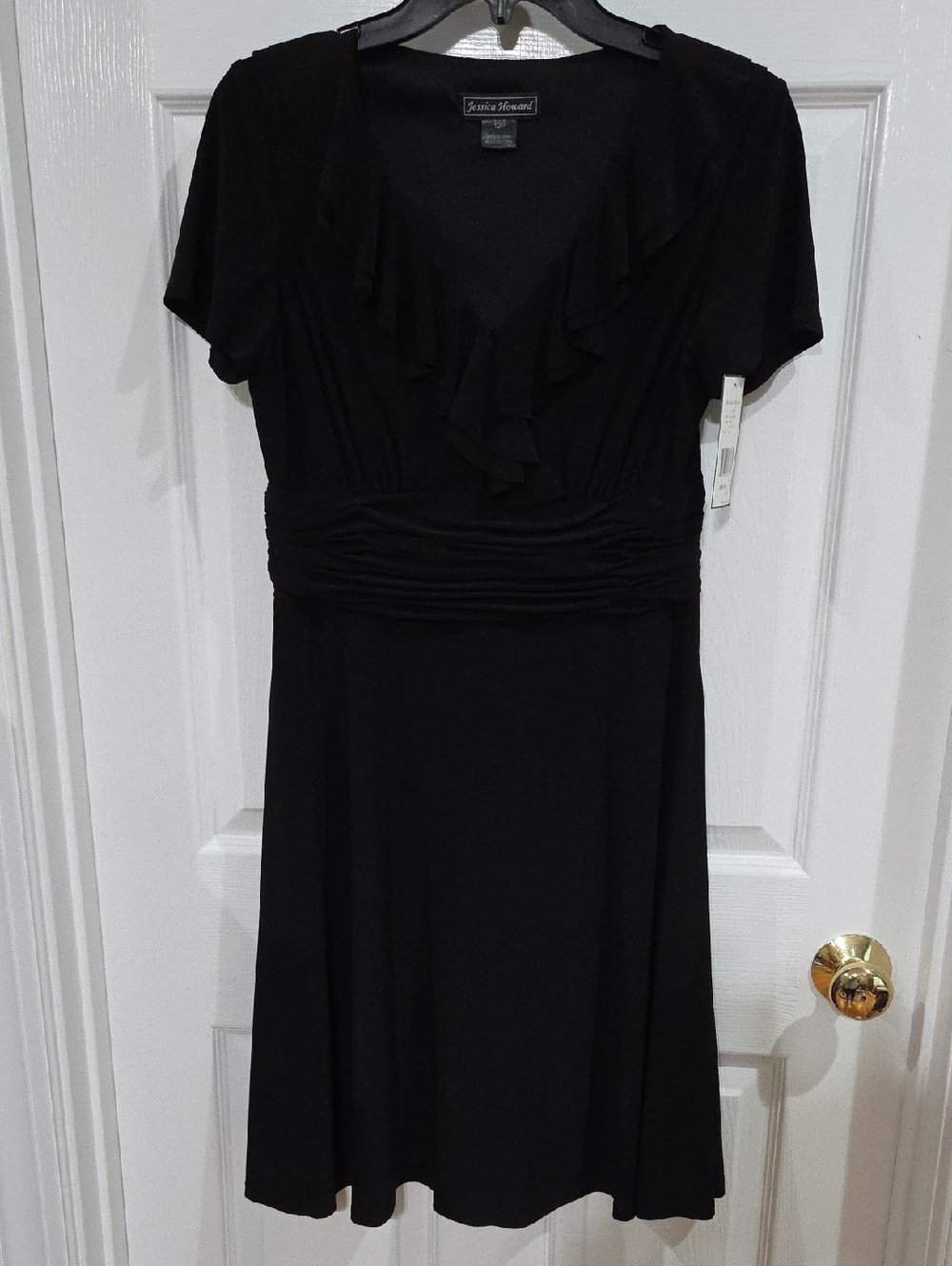 Jessica Howard Black Ruffle V-Neck Knee-Length Dress